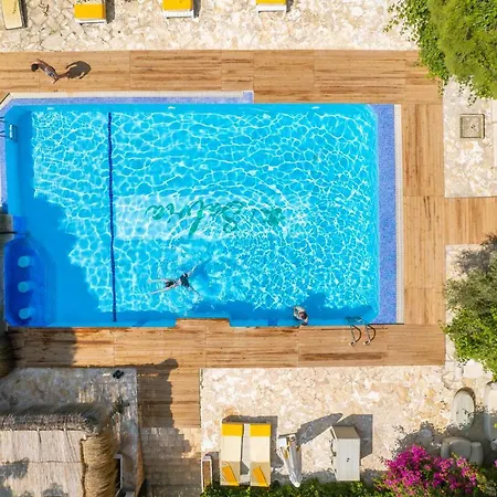 La Salvia Hotel *